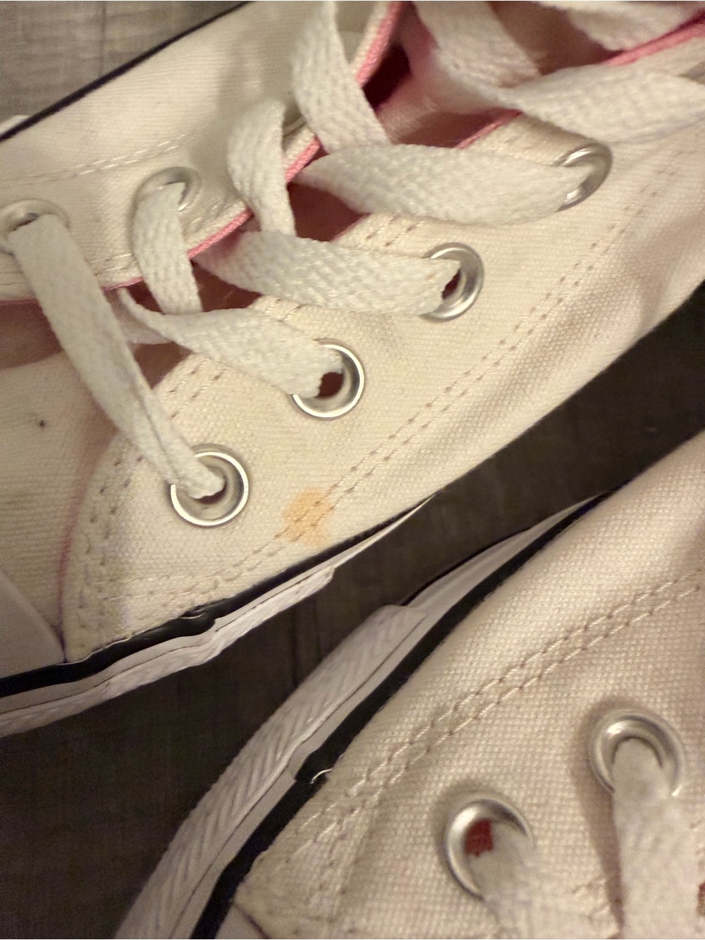 Hello Kitty Converse - Picture 3 of 4